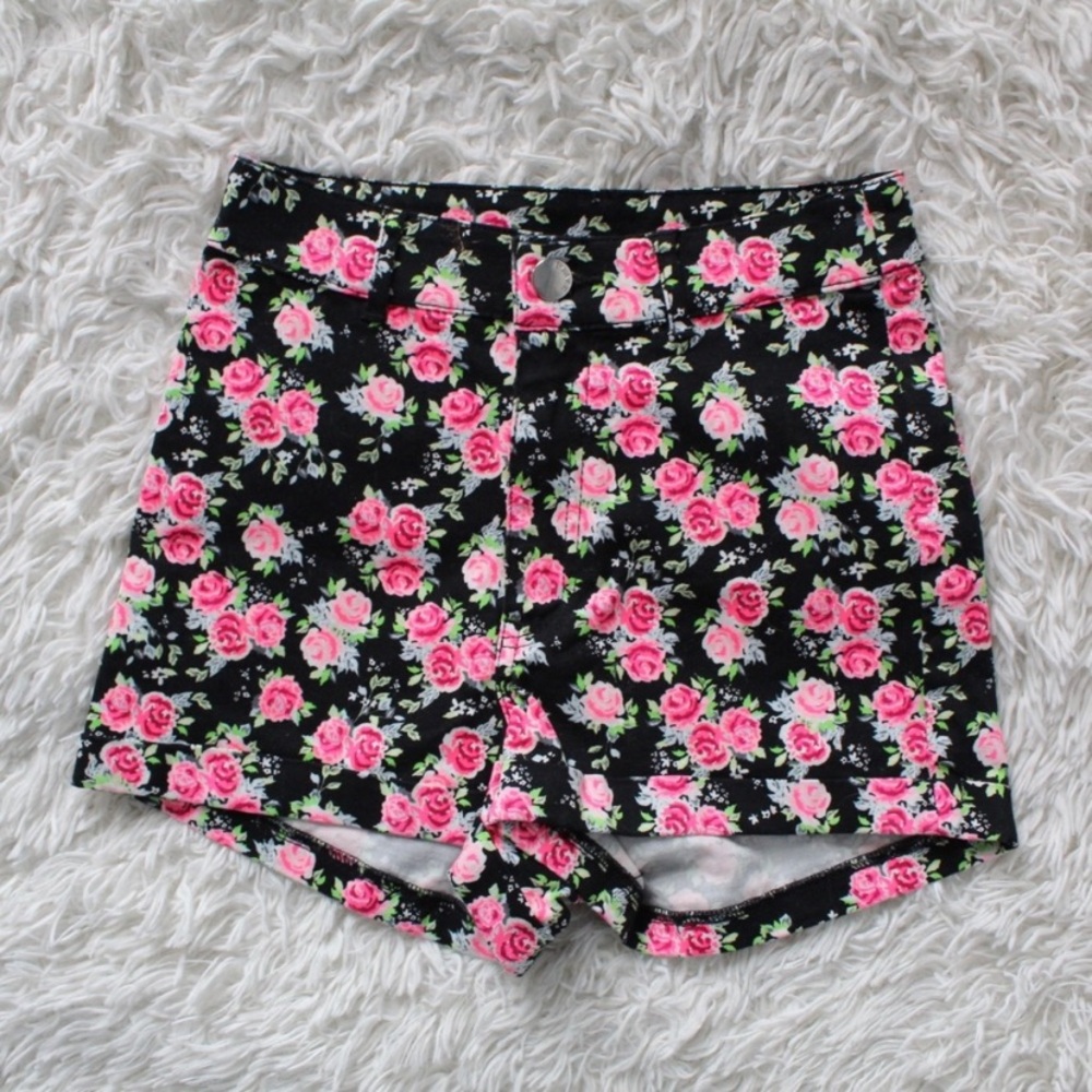 NEW H&M Rose Patterned Shorts | Stylish Black Shorts with Roses | Rose Shorts